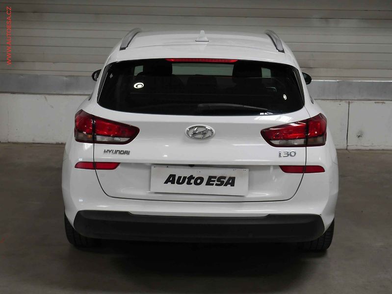 Hyundai i30 (2020) 1.6 CRDi, ČR, Style, navi - fotka 5 z 19