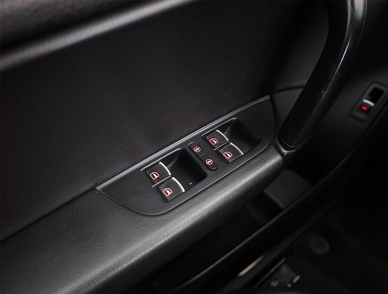 Volkswagen Touareg (2012) 3.0 TDI, 4X4, Automat - fotka 18 z 21