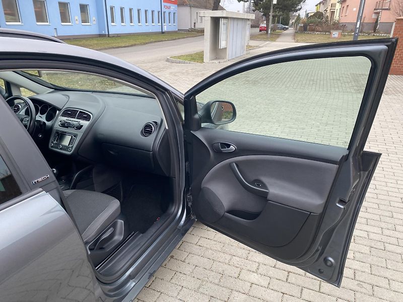 Seat Altea 1.6TDi, AUTOMAT,STYLE, VÝB.ST. - fotka 32 z 46