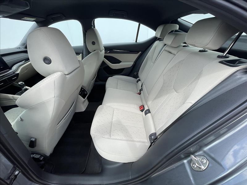 Škoda Octavia 1,5 TSI Style LED+PDC - fotka 16 z 23