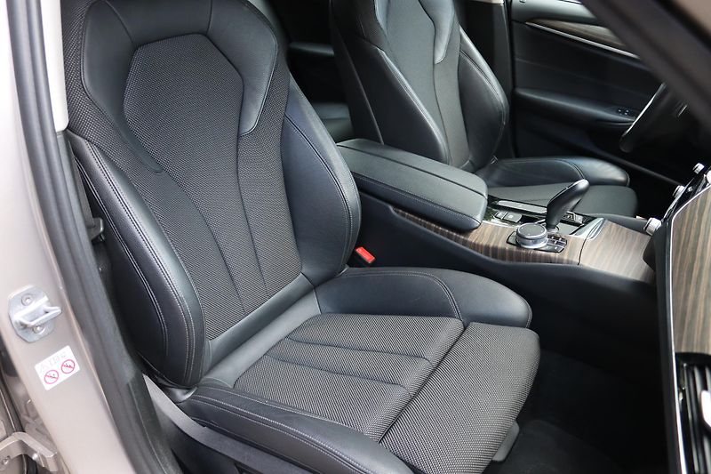 BMW Řada 5 520D XDRIVE SPORT LINE G30  - fotka 49 z 50