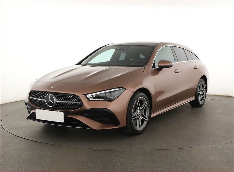 Mercedes-Benz CLA (2023) AMG Paket 250 e - fotka 2 z 31
