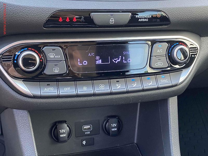 Hyundai i30 (2021) 1.5 T-GDi, 2.maj,ČR, Smart - fotka 16 z 19
