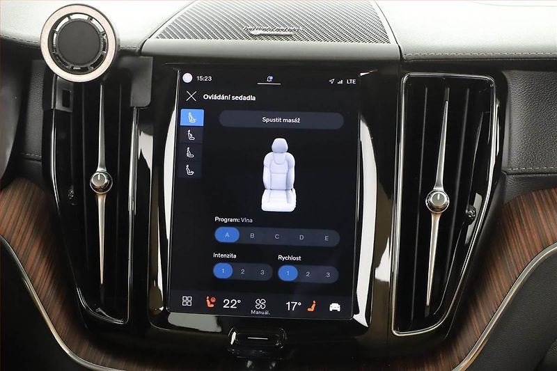 Volvo XC60 (2023) D5 AWD - fotka 17 z 20