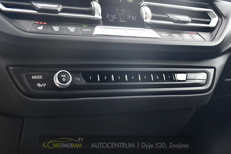 BMW Řada 2 218d M-SPORT 1M ČR HUD - fotka 30 z 46