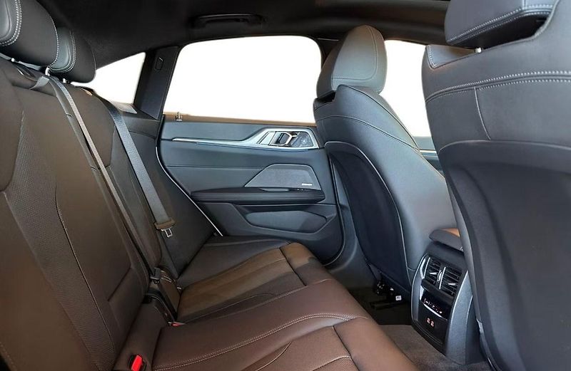 BMW i4 M60 xDrive GC 360k Střešní ok. - fotka 17 z 22