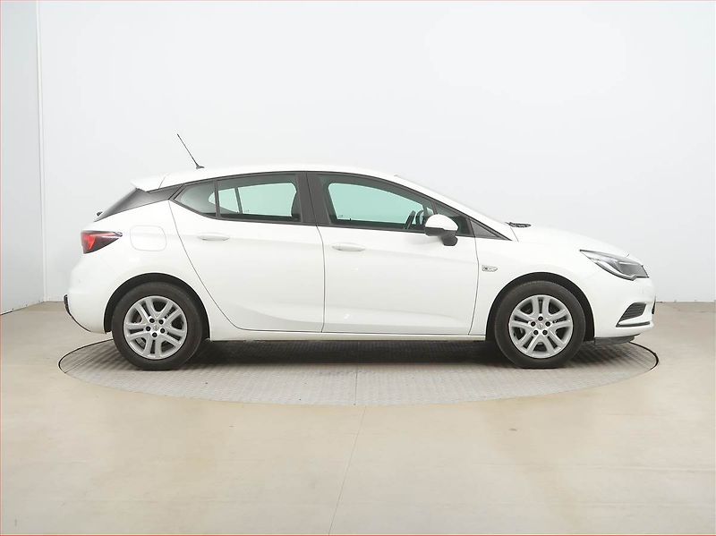 Opel Astra (2017) 1.0 Turbo, Tempomat - fotka 6 z 16