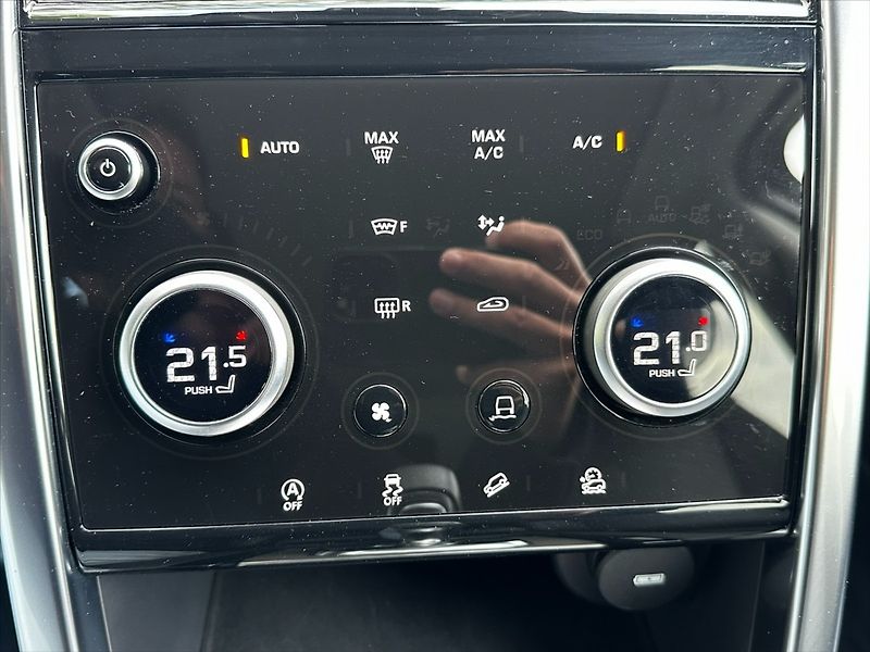 Land Rover Discovery Sport 2,0 D150 AWD 110kW HSE SERVIS! - fotka 29 z 50