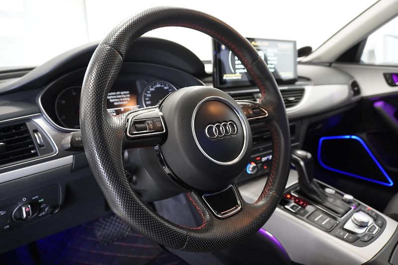 Audi A4 (2016) 2.0 TDI 140kW QUATTRO STRONIC - fotka 19 z 34