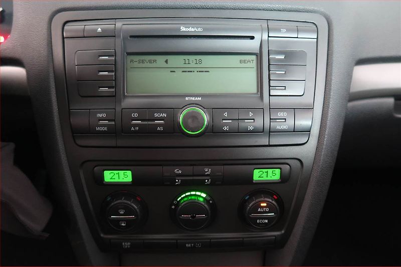 Škoda Octavia (2004) Ambiente 1.9 TDI, nová STK - fotka 12 z 15