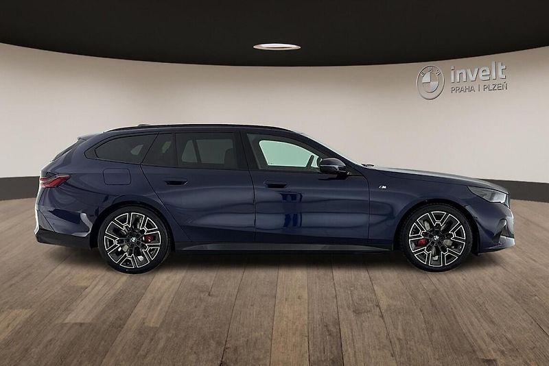 BMW Řada 5 540d xDrive Touring - fotka 2 z 20