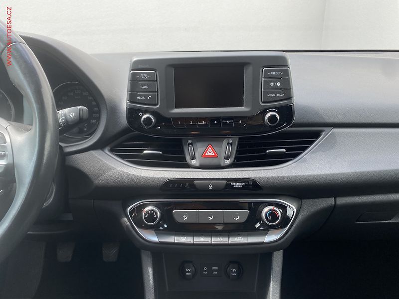 Hyundai i30 (2018) 1.4 T-GDi Fastback, ČR - fotka 12 z 15