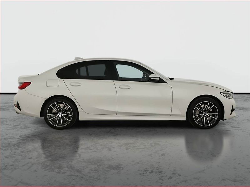BMW Řada 3 (2019) 330 e - fotka 6 z 19