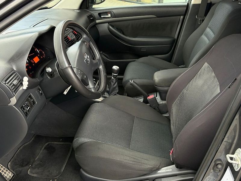 Toyota Avensis - fotka 6 z 13