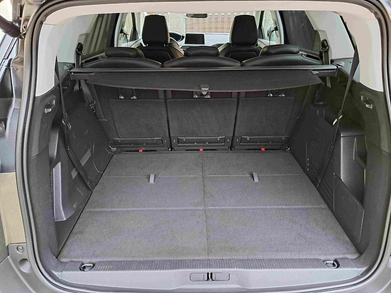 Peugeot 5008 (2019) 1,2 PT EAT8 ALLURE LED NAVI - fotka 17 z 25