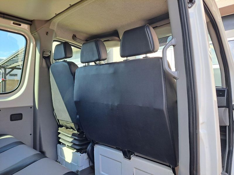 Volkswagen Crafter (2014) 2.0 TDI, 7 míst - fotka 22 z 31