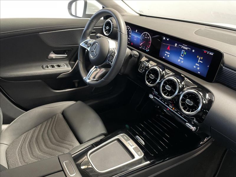Mercedes-Benz CLA 180d Shooting Brake Progressiv - fotka 18 z 21