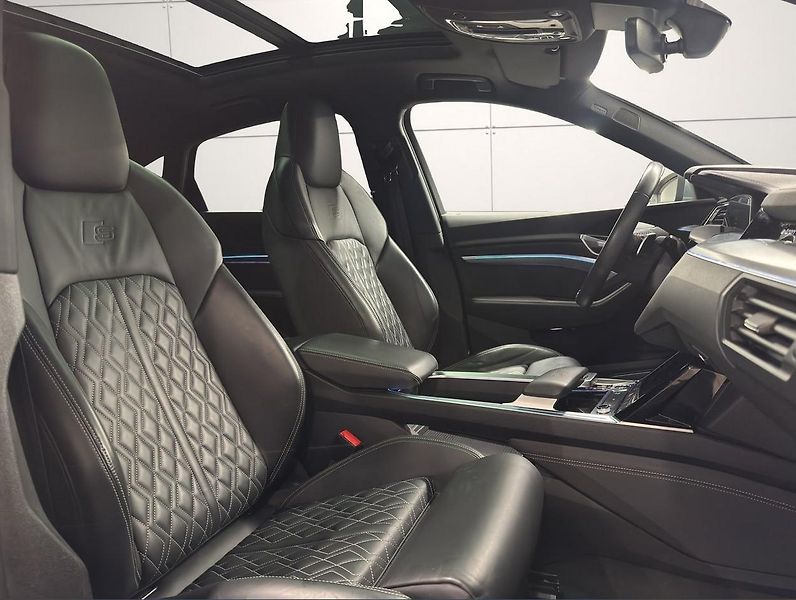 Audi SQ8 e-tron Sportback quattro Tažné - fotka 14 z 27