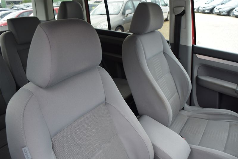 Volkswagen Touran 1,9 TDI 77KW AUTOMAT PO STK - fotka 24 z 46