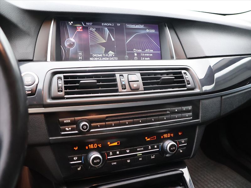 BMW Řada 5 2.0 520d 135kW Aut. Xenon Navi - fotka 20 z 34