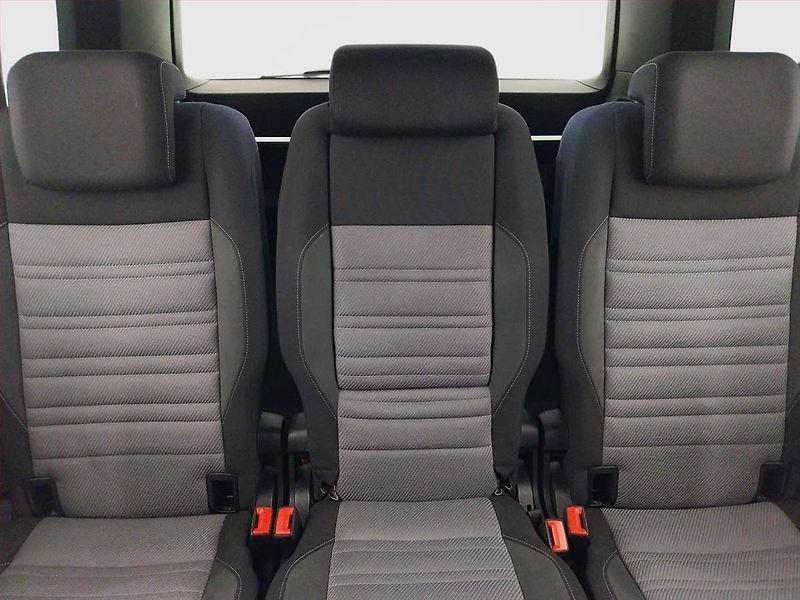 Volkswagen Touran (2017) R-Line 2.0 TDI, Automat - fotka 10 z 24