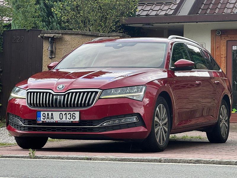 Škoda Superb 2.0TDi F.LED, KAMERA, EL.TAŽNÉ - fotka 3 z 26
