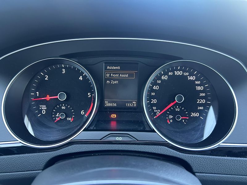 Volkswagen Passat 2.0TDI 110kW HIGHLINE - fotka 14 z 27