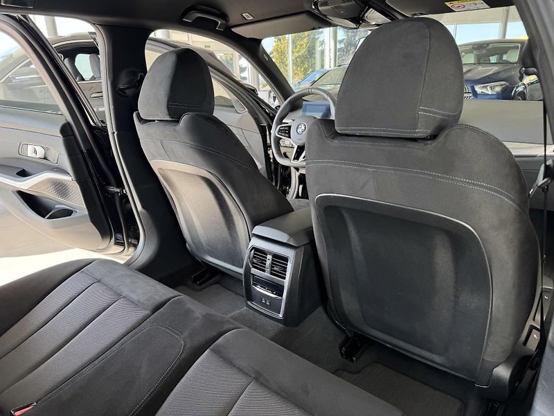 BMW Řada 3 330i xDrive*M-SPORT*Distronic - fotka 16 z 41