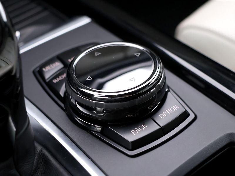 BMW X5 3.0 280kW M50da xD CZ DPH - fotka 28 z 38