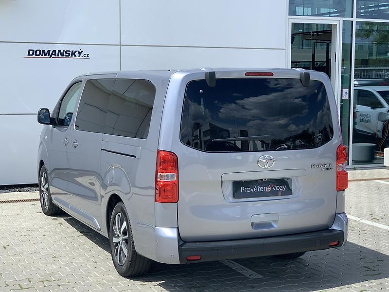 Toyota ProAce Verso L2 VIP WEBASTO 2.0 D-4D AT8 - fotka 13 z 32