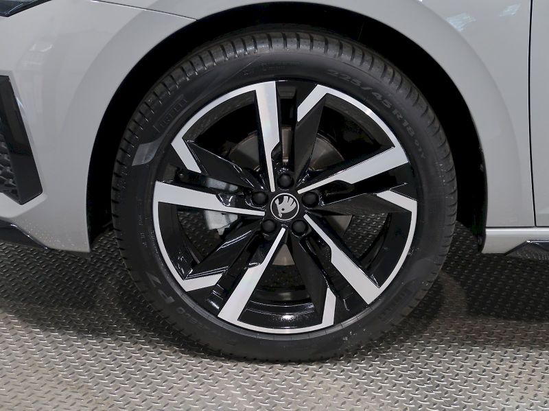Škoda Scala (2025) MONTE CARLO 1.5TSI 110KW DSG L - fotka 12 z 38
