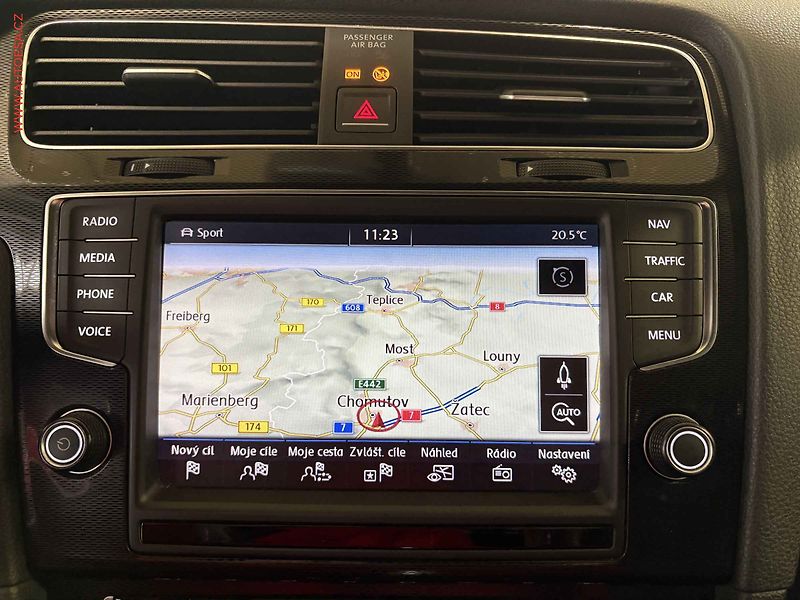 Volkswagen Golf (2015) 2.0 TFSi, GTi, DSG, bixen - fotka 11 z 18