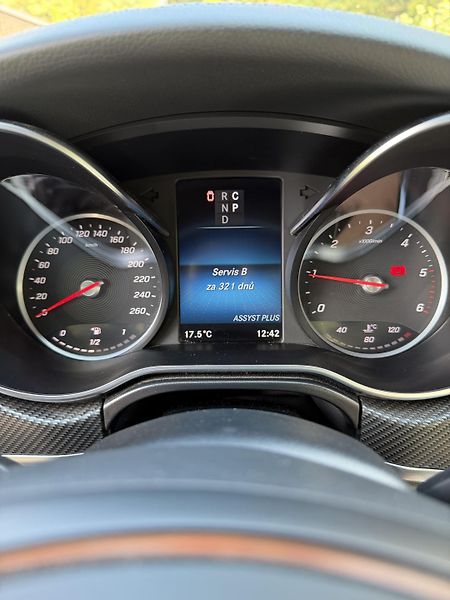 Mercedes-Benz Třídy V (2022) EXCLUSIVE 300d 4M AMG/AIR - fotka 28 z 52
