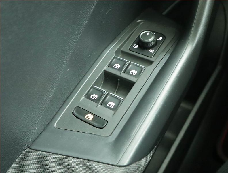 Volkswagen T-Roc (2019) Style 1.0 TSI, Navi, Tempomat - fotka 16 z 17