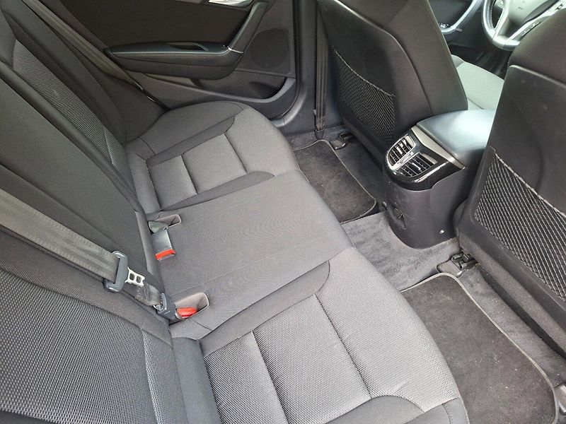 Hyundai i40 (2018) SW 1.7CRDi 104kW -ČR-KAMERA - fotka 23 z 38