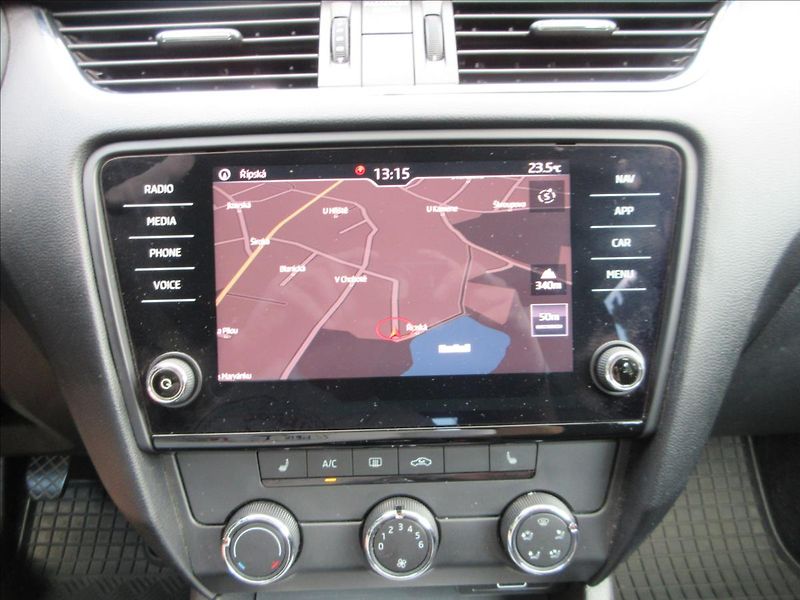 Škoda Octavia 1,6 TDi 85 Kw, Navi, Nové v ČR - fotka 19 z 28