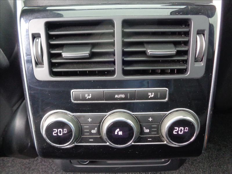 Land Rover Range Rover Sport 4,4 SDV8 Autobiography - fotka 50 z 59