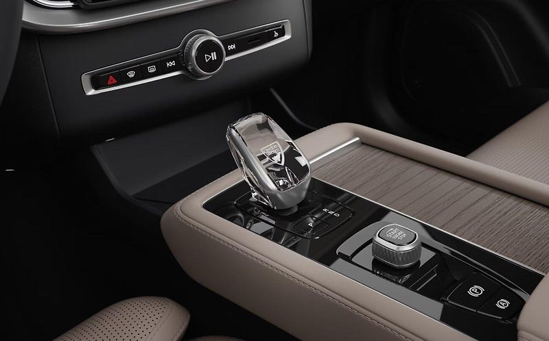 Volvo XC90 (2026) B5 AWD ULTRA DARK - fotka 15 z 16