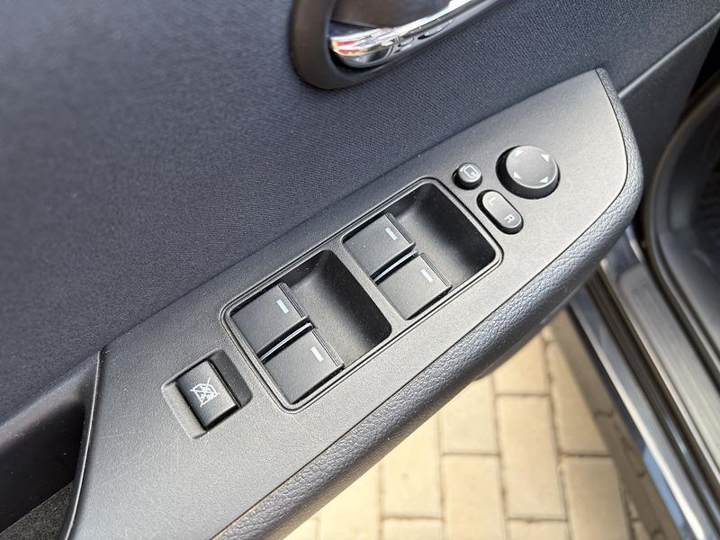 Mazda 6 2.0 Active - fotka 26 z 30