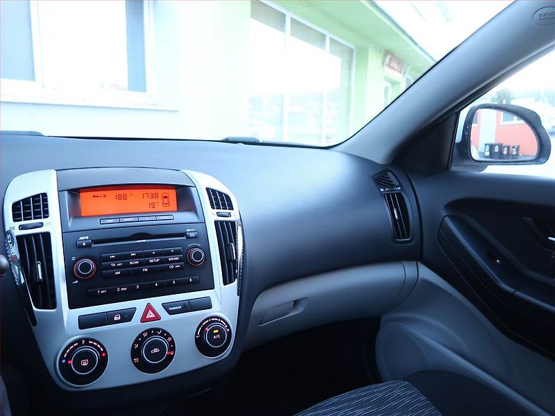 Kia Ceed (2009) 1.4 CVVT, Serv.kniha, nová STK - fotka 8 z 16