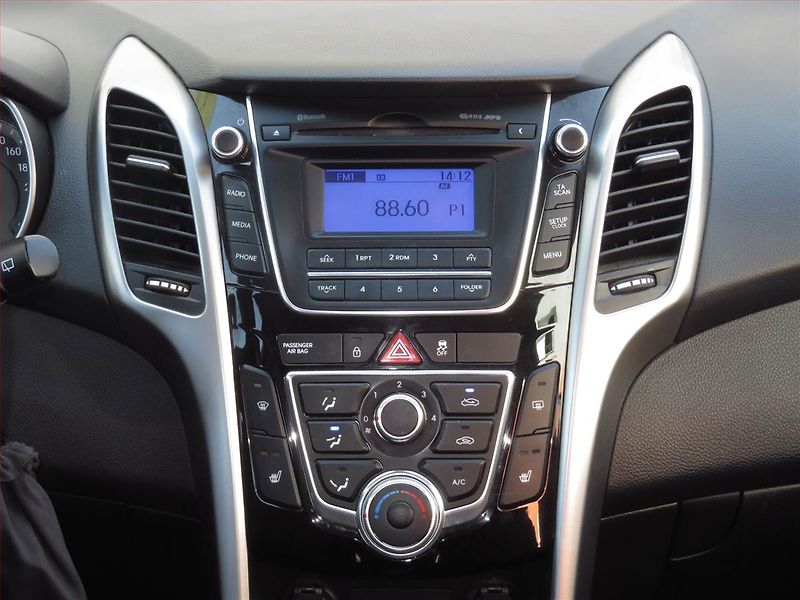 Hyundai i30 (2013) 1.4 CRDi, Tempomat - fotka 11 z 14