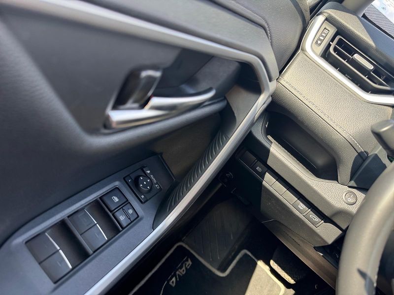 Toyota RAV4 (2023) COMFORT 2.5 HYBRID 131kW 4WD  - fotka 11 z 11