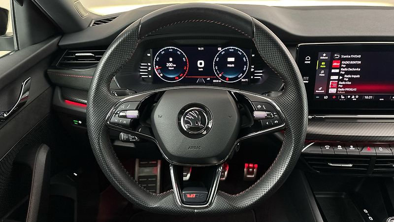 Škoda Octavia 2.0 TSI RS - fotka 9 z 27