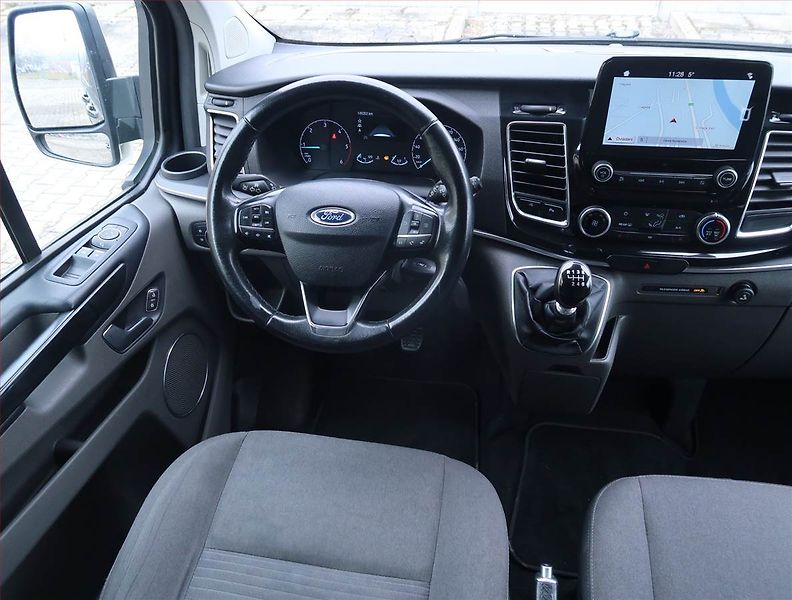 Ford Tourneo Custom (2019) Titanium 2.0 EcoBlue - fotka 7 z 15