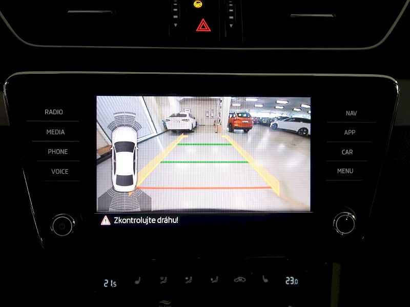 Škoda Superb (2019) STYLE 2.0TDI 140KW 4x4 DSG LED - fotka 35 z 47