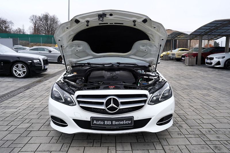Mercedes-Benz Třídy E E 220d Avantgarde/kůže/AT/ČR - fotka 9 z 36