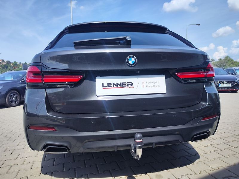 BMW Řada 5 540d/250kW M-Paket AT 4x4 - fotka 11 z 41