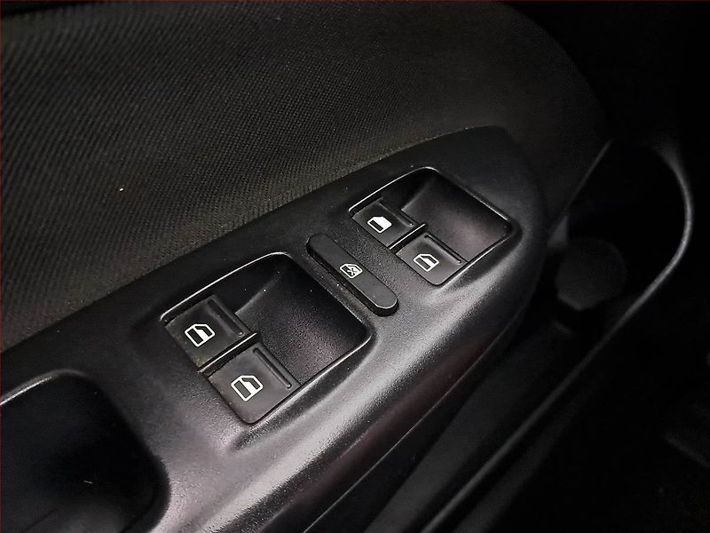 Škoda Octavia (2009) 1.6, Park. senzory - fotka 17 z 17