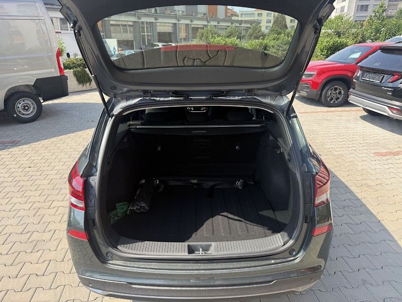 Hyundai i30 WG 26 1,6TGDI DCT STYLE - fotka 5 z 9