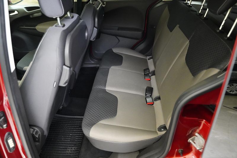 Ford Tourneo Courier - fotka 24 z 25